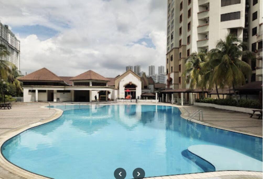 Penthouse Aloha Tower Near Danga Bay@ 8-10Pax