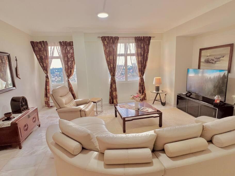 Penthouse Aloha Tower Near Danga Bay@ 8-10Pax