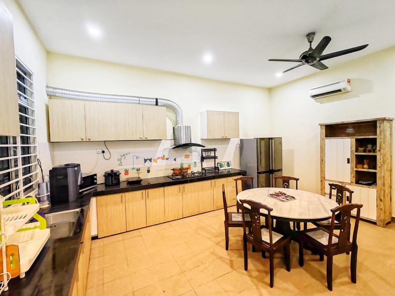 Awesome Ang Jenjarom Homestay