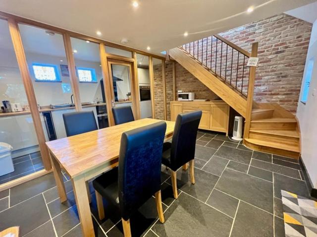 New Bury Cottage near Goodwood view 4