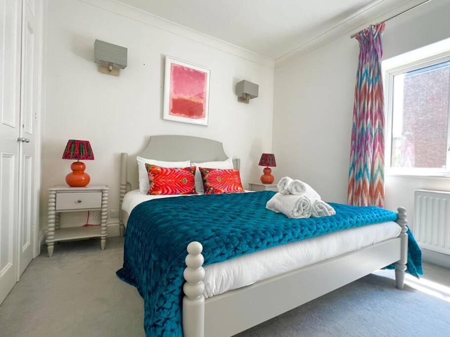 Split Level 2 Bed Apartment- Mayfair