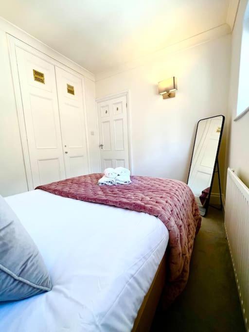 Split Level 2 Bed Apartment- Mayfair