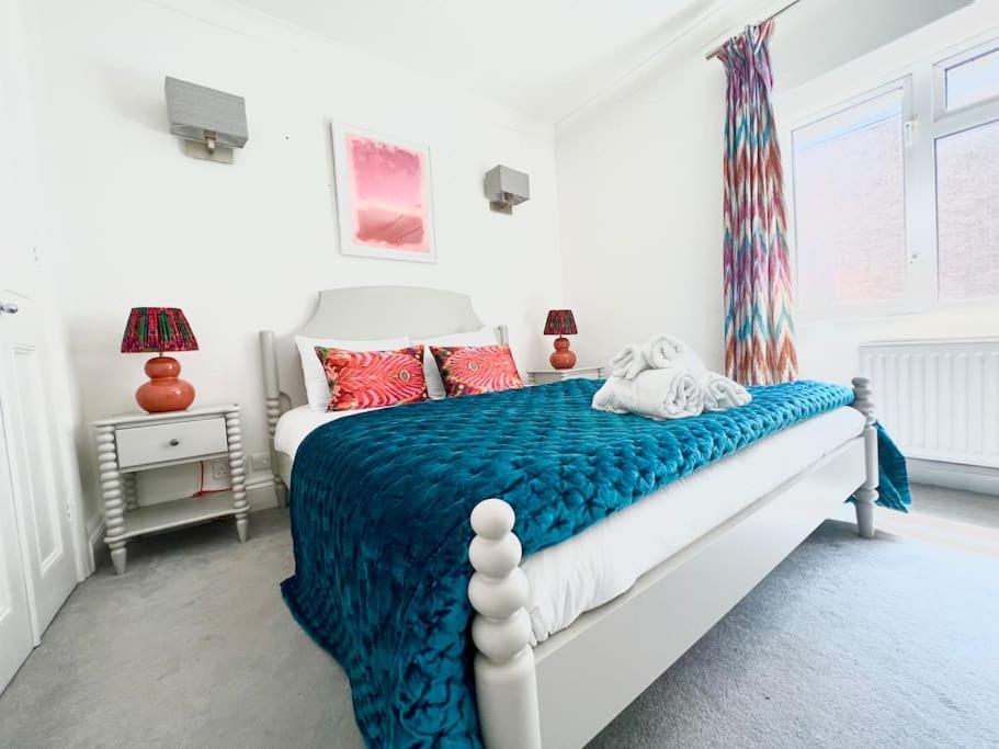 Split Level 2 Bed Apartment- Mayfair