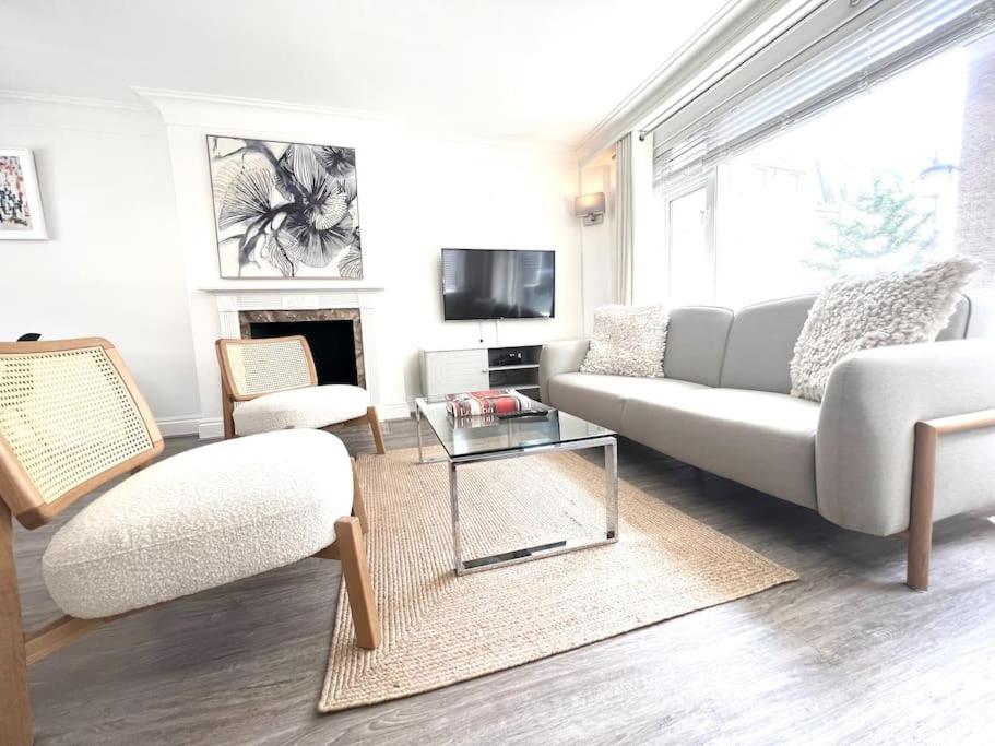 Split Level 2 Bed Apartment- Mayfair