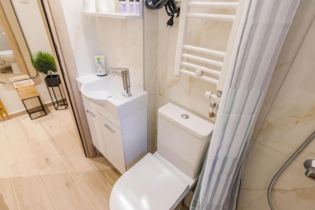 Evann's luxury suite photo 3