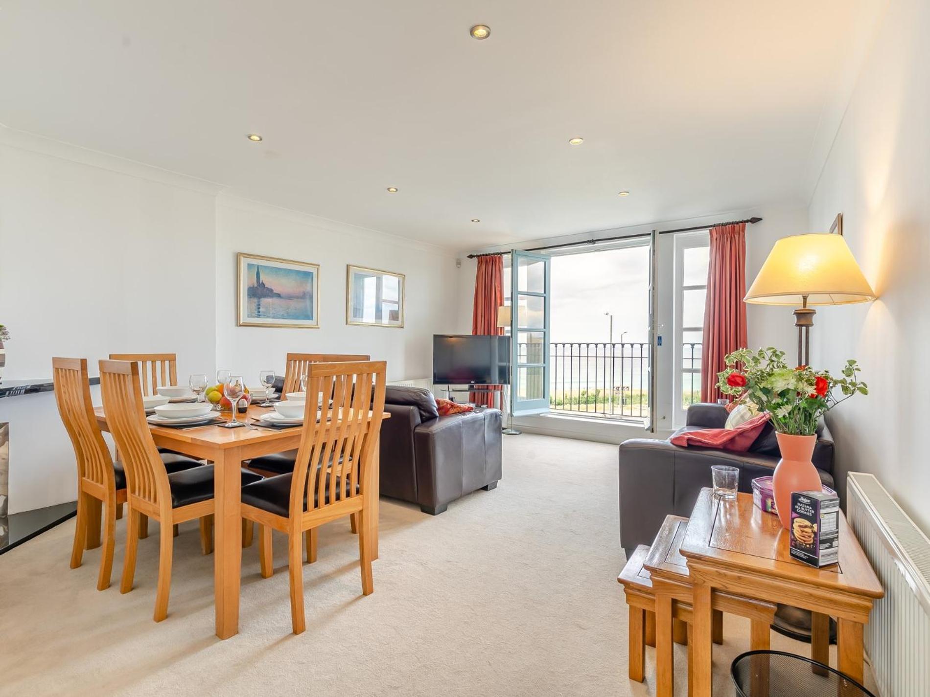 3 Bed in Newquay oc-headl view 5