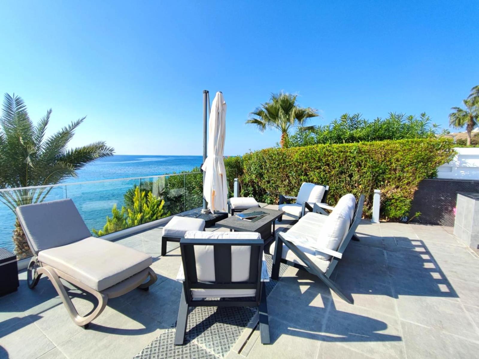 Villa Sunrise first line in Coral Bay