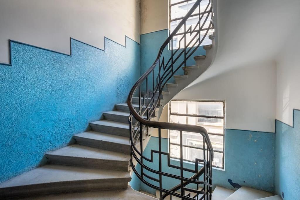 Exquisite Art Deco 2BR Apartment Prime Location