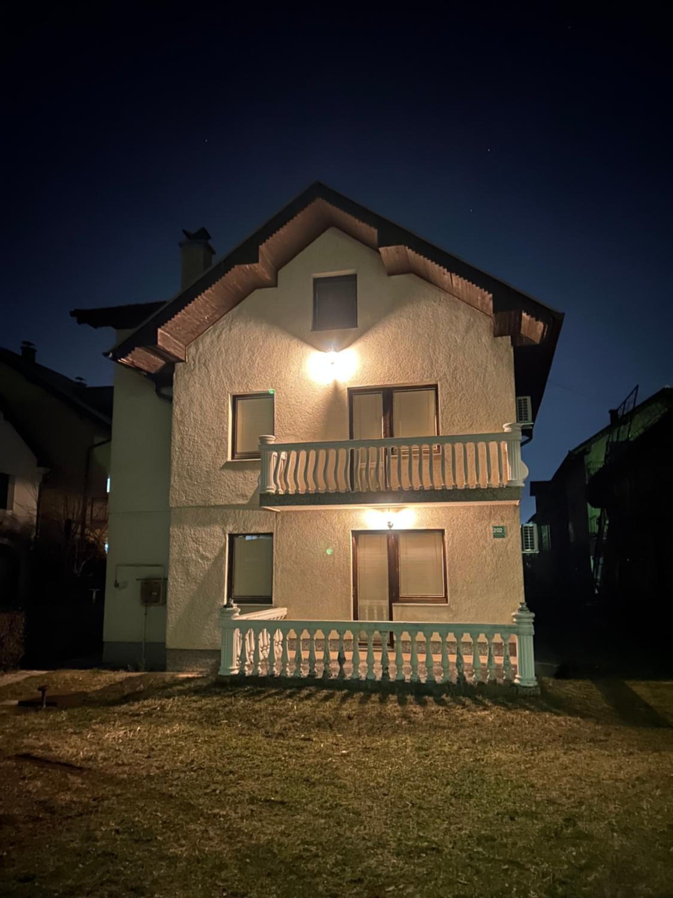 domus est alba