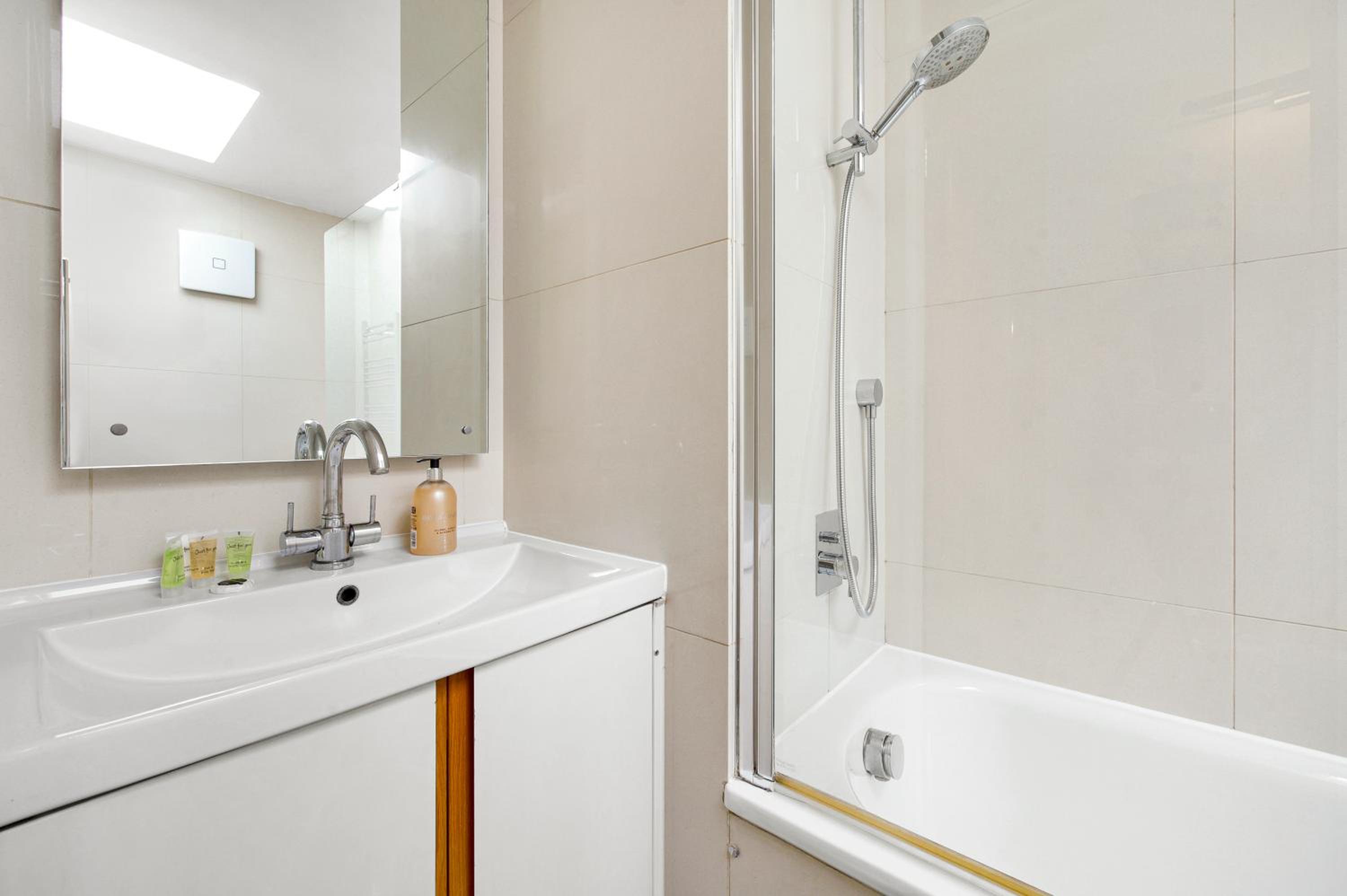 3 bdrm Notting Hill Mews house - 2 balconies