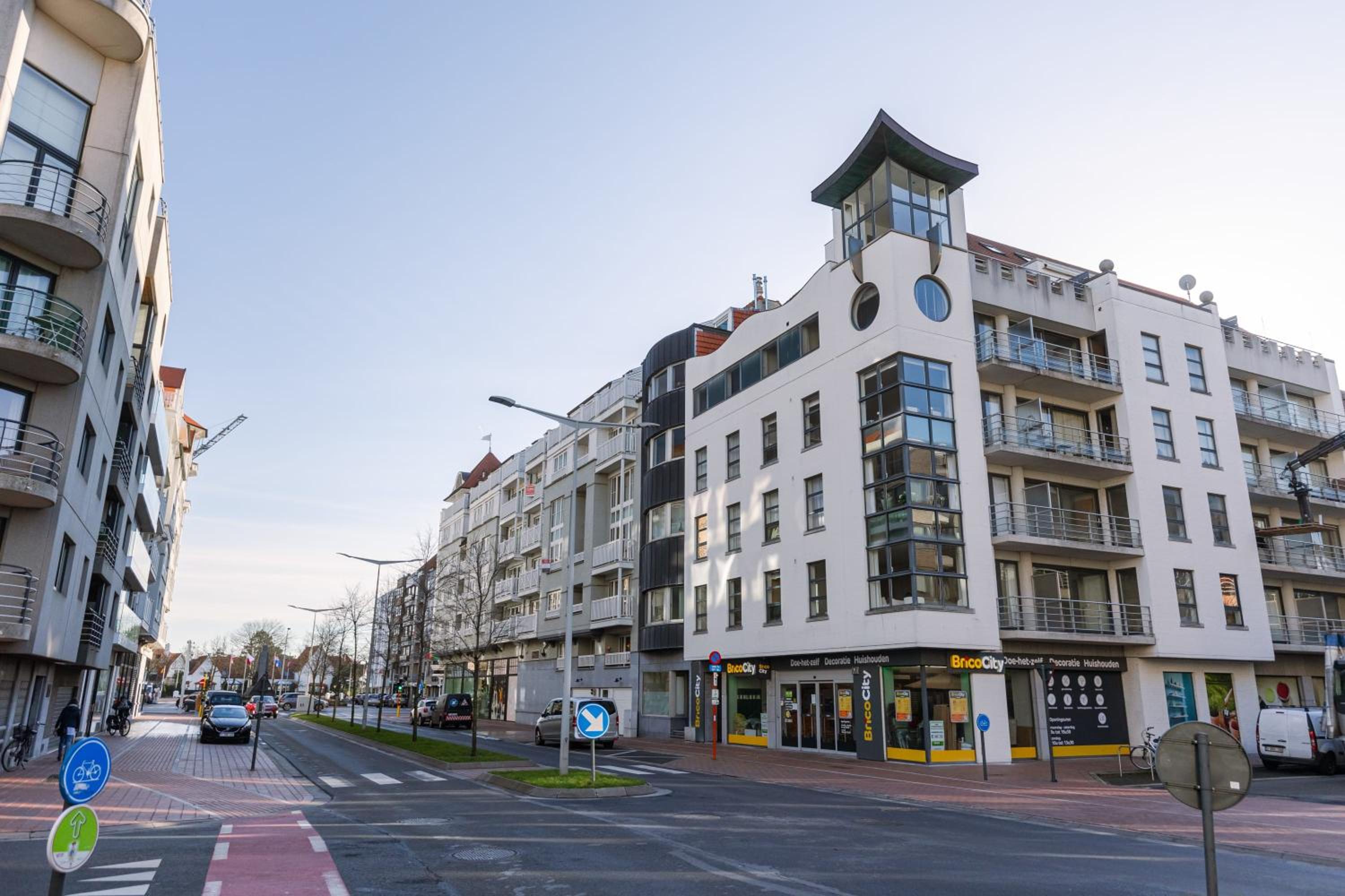 Huswell - Luxury apartment with parking in Knokke