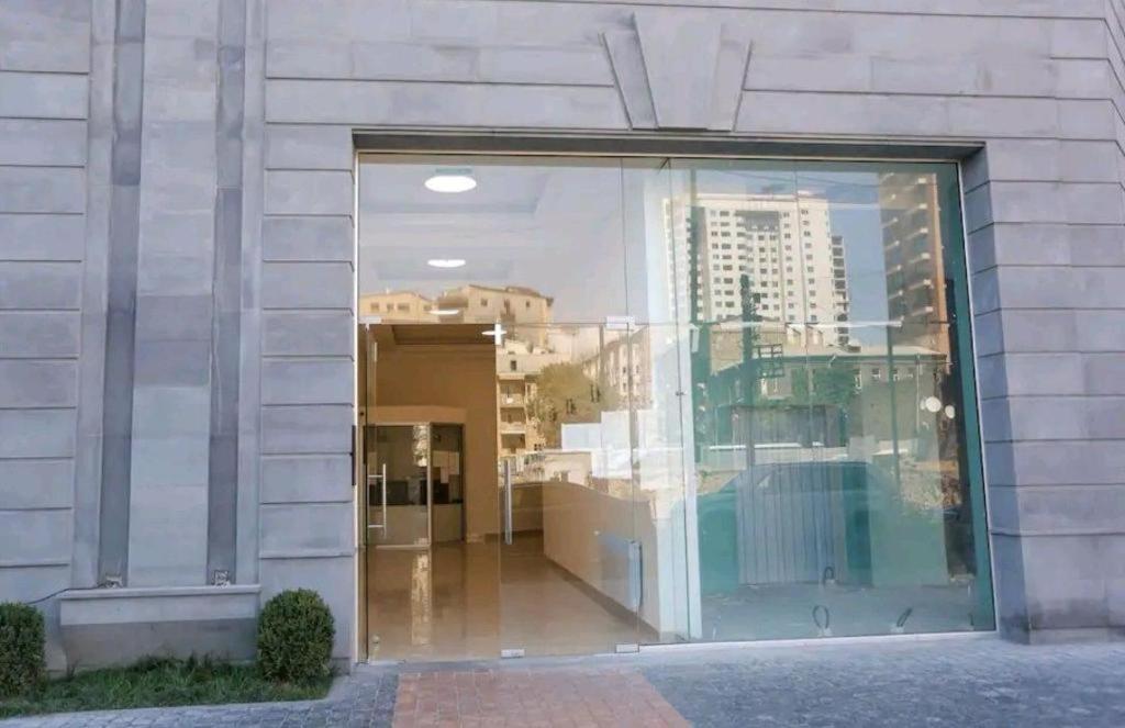 Deluxe Modern 1 bedroom Apartment + Balcony, By Republic Square, Middle of City Center