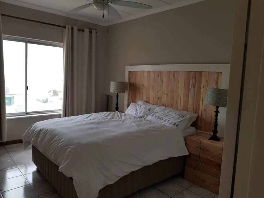 Home away from home with seaviews view 4