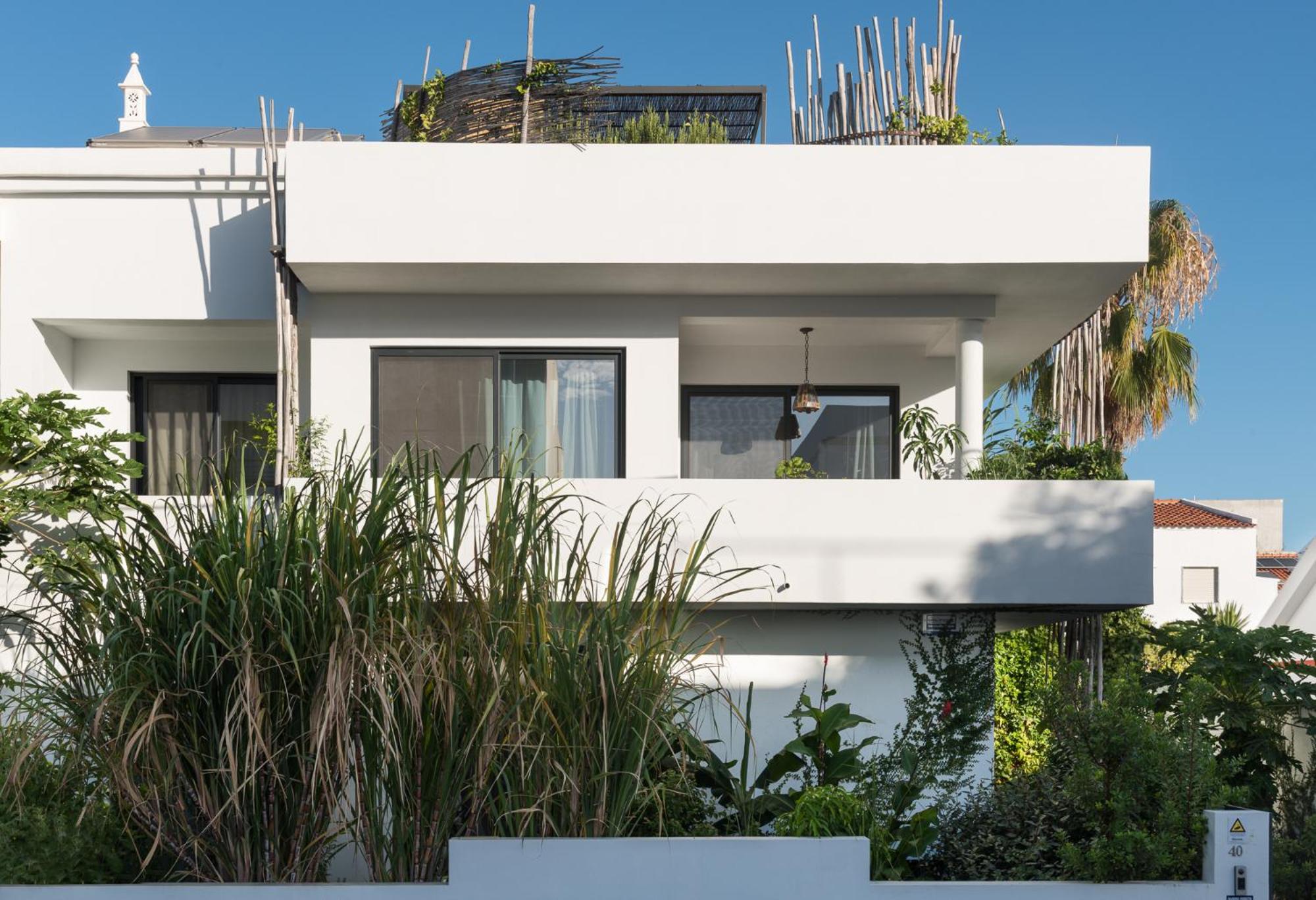 Hotel Altanure Almatere - Food Forest Boutique Stay - Image 1