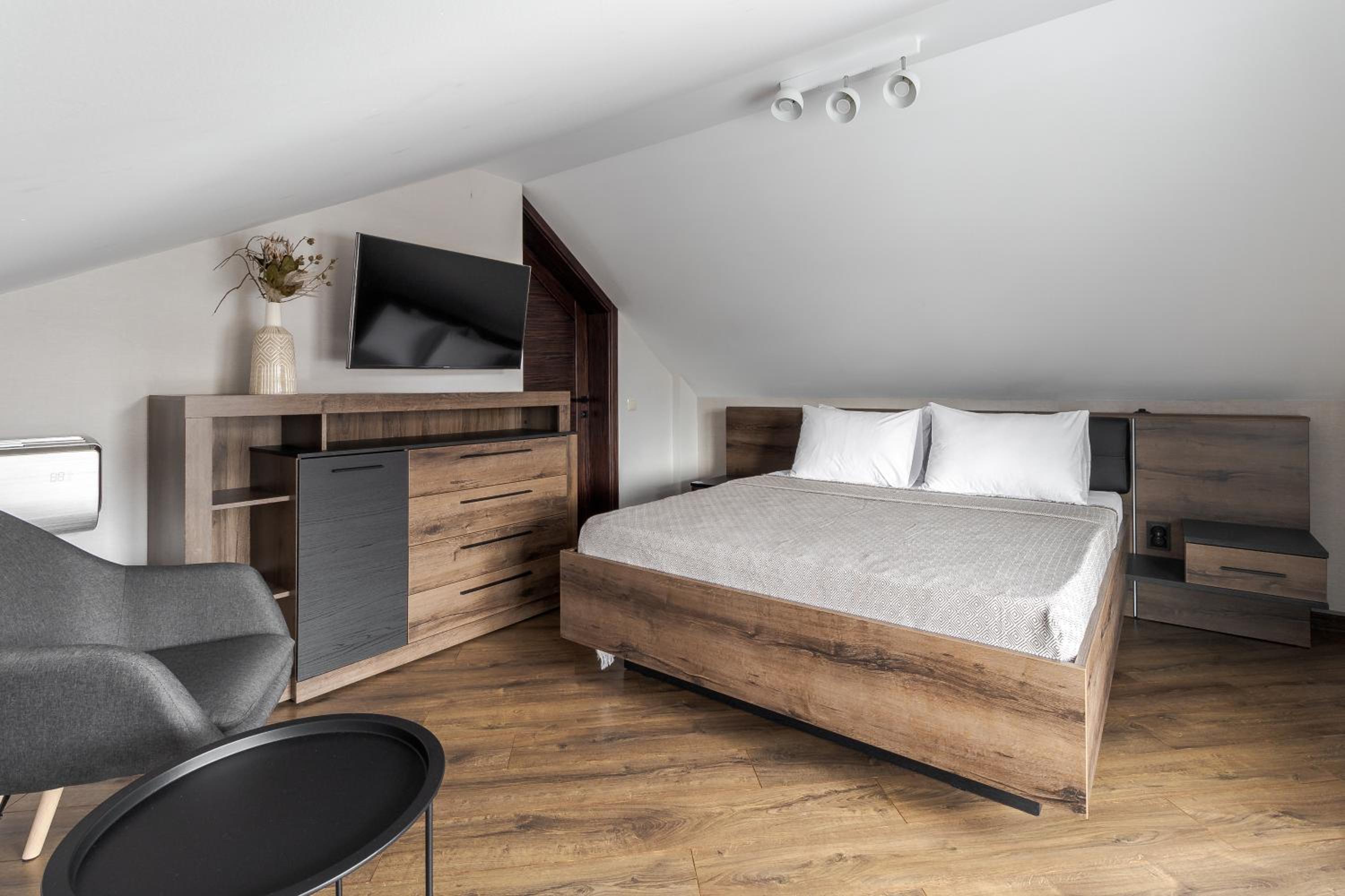 InshiApartments on Hazova str 6 view 5