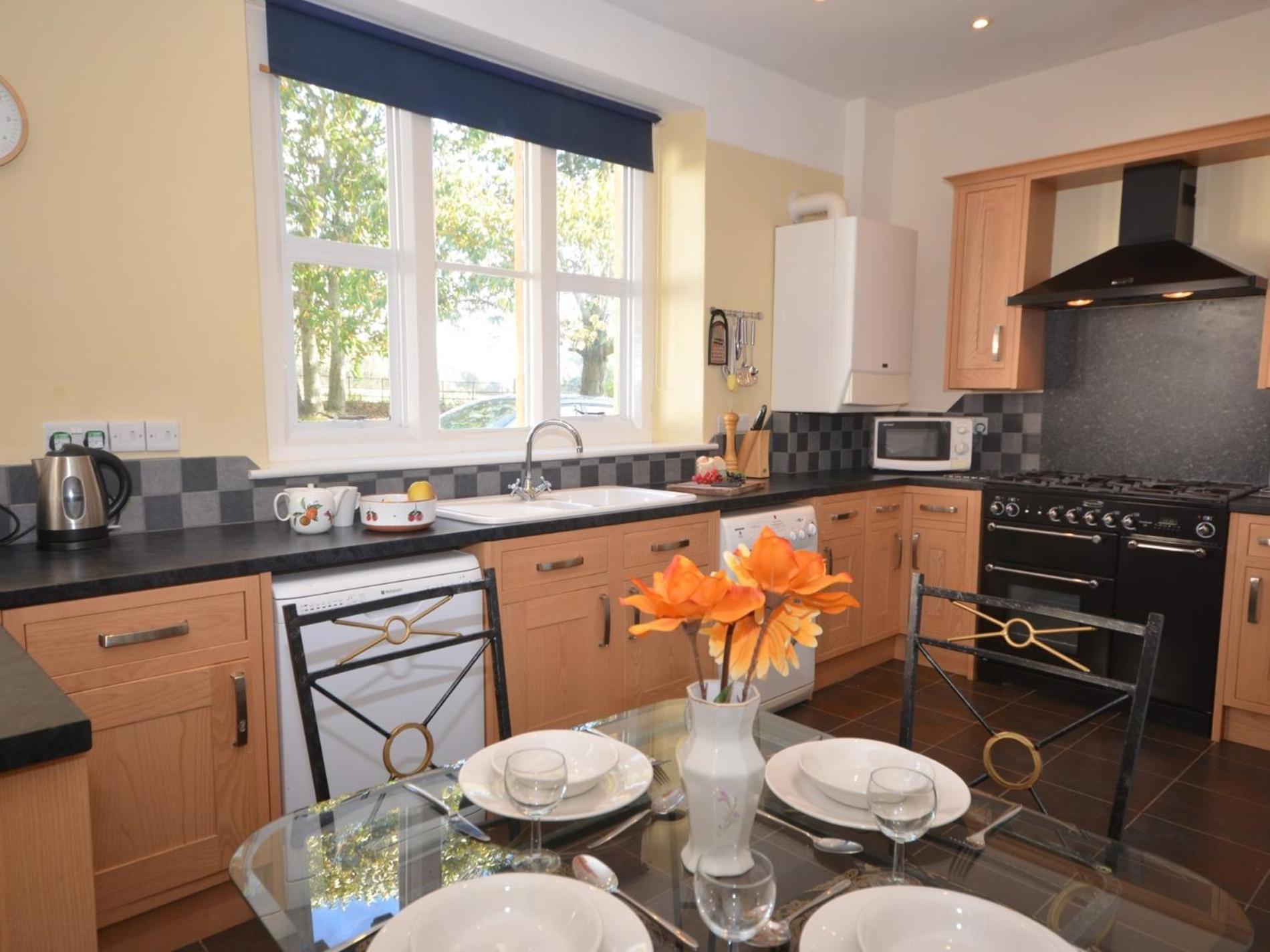 3 Bed in Lyme Regis oc-weslo view 4