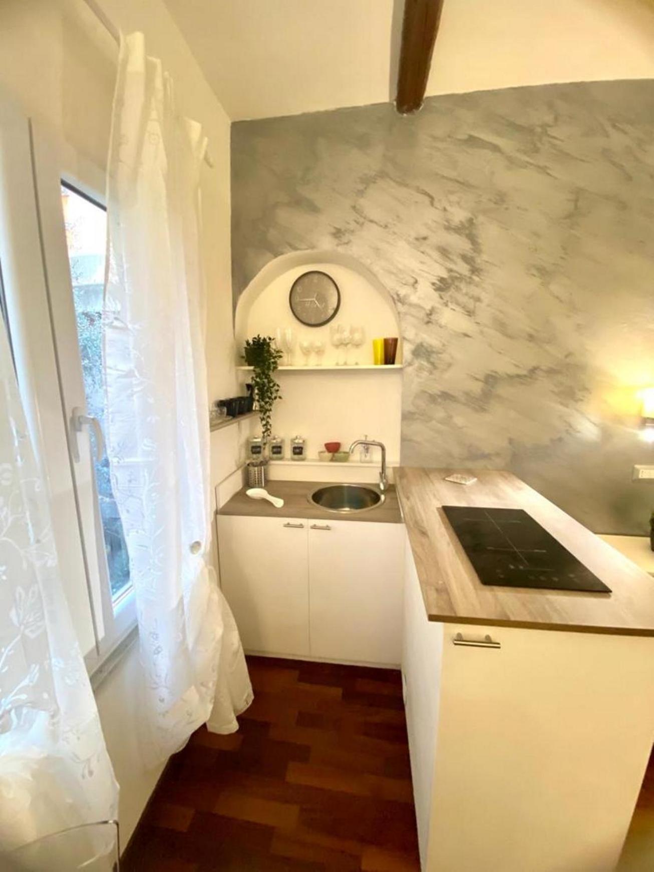 NAVONA SUITE VIOLA