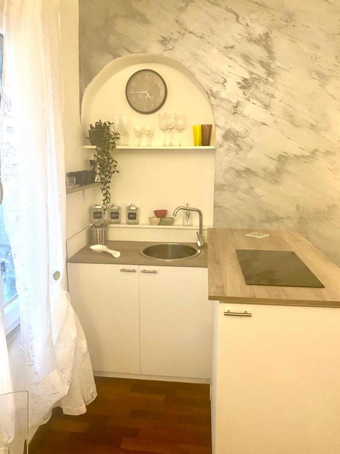 NAVONA SUITE VIOLA