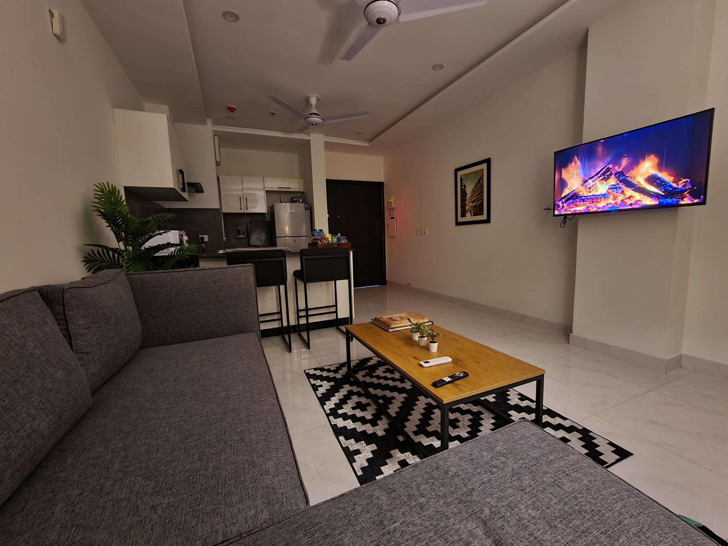 1 Bed Designer Suite, Pool, Gym, Cinema view 3