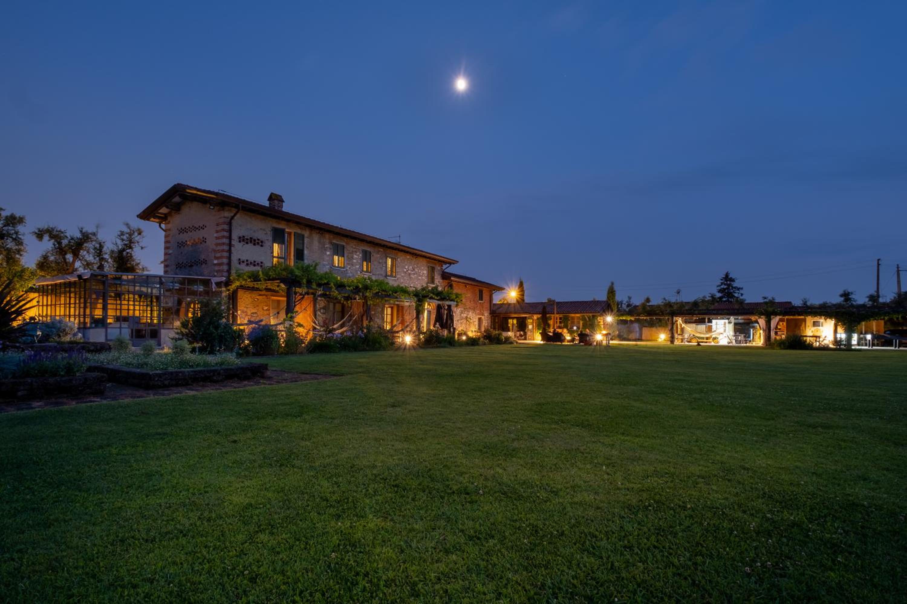 Olimagio Farm Stay with animals and 25m pool, beach at cycling distance view 5