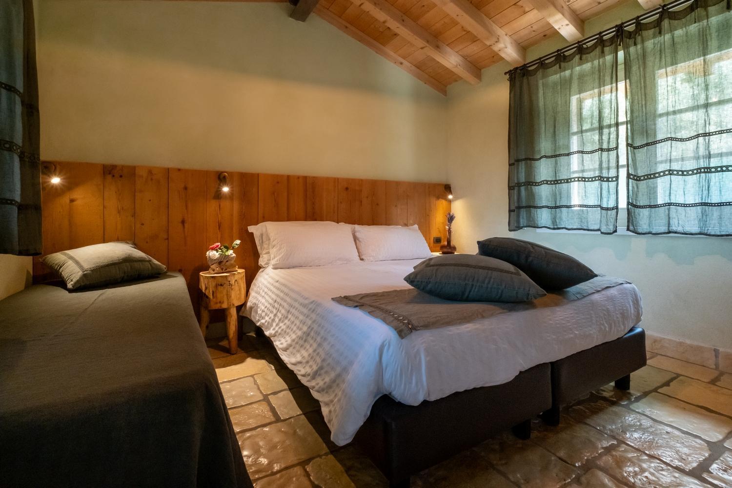 Olimagio Farm Stay with animals and 25m pool, beach at cycling distance view 4