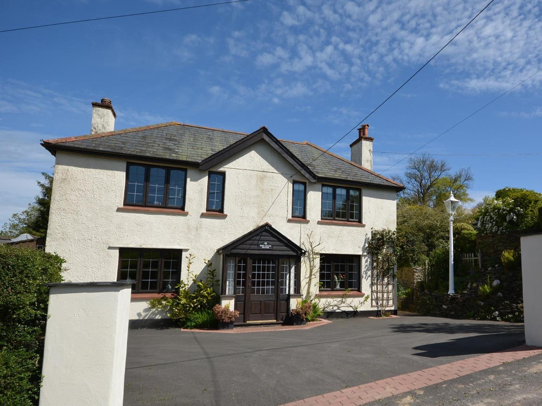 3 Bed in Dulverton RDOOR view 2