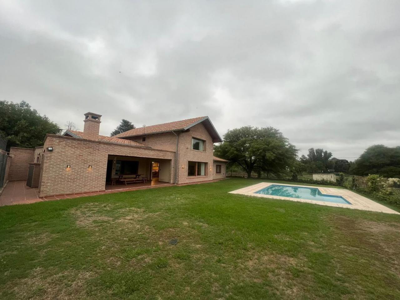 CASA VILLA LAGO AZUL CARLOS PAZ