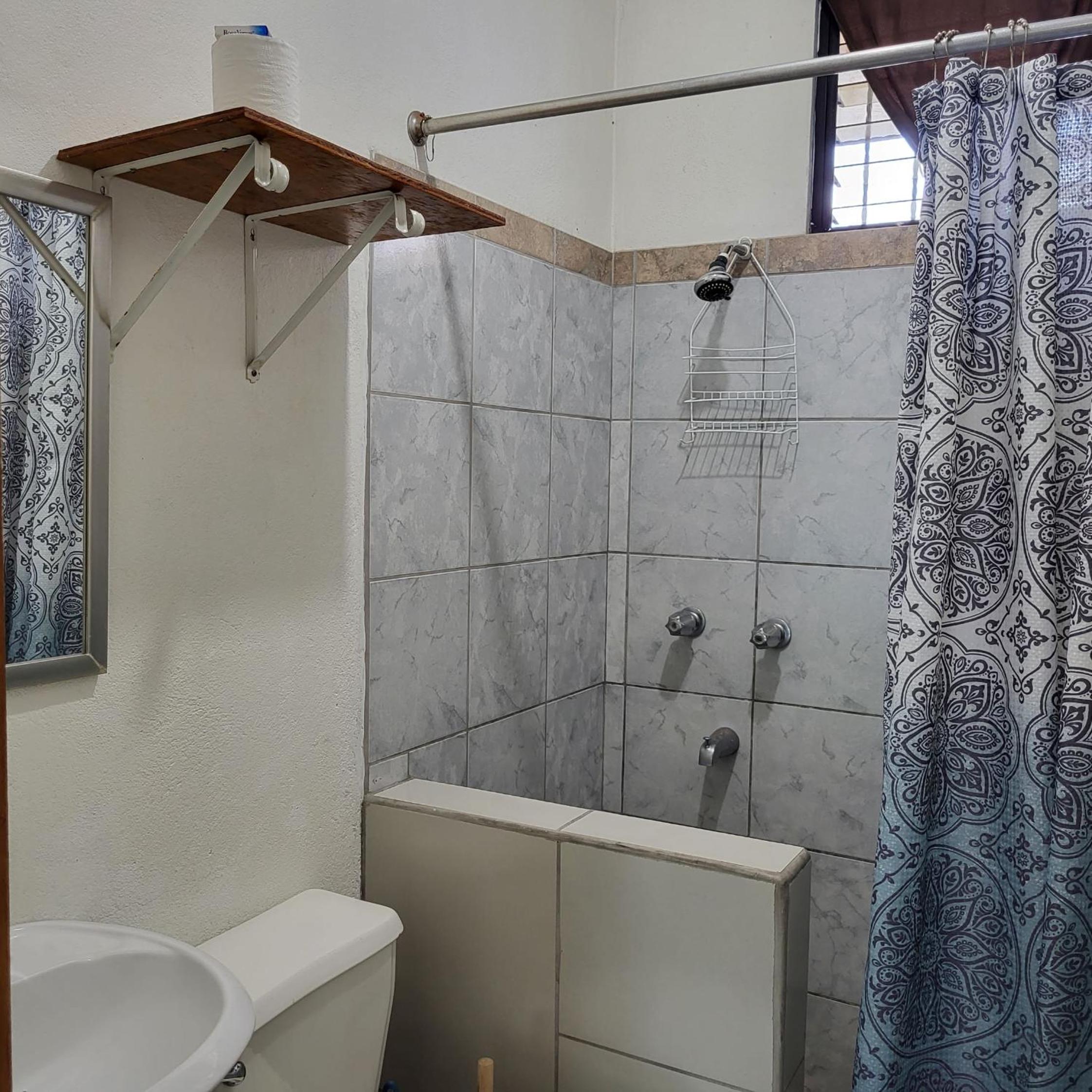 Hacienda Tropical Guest House