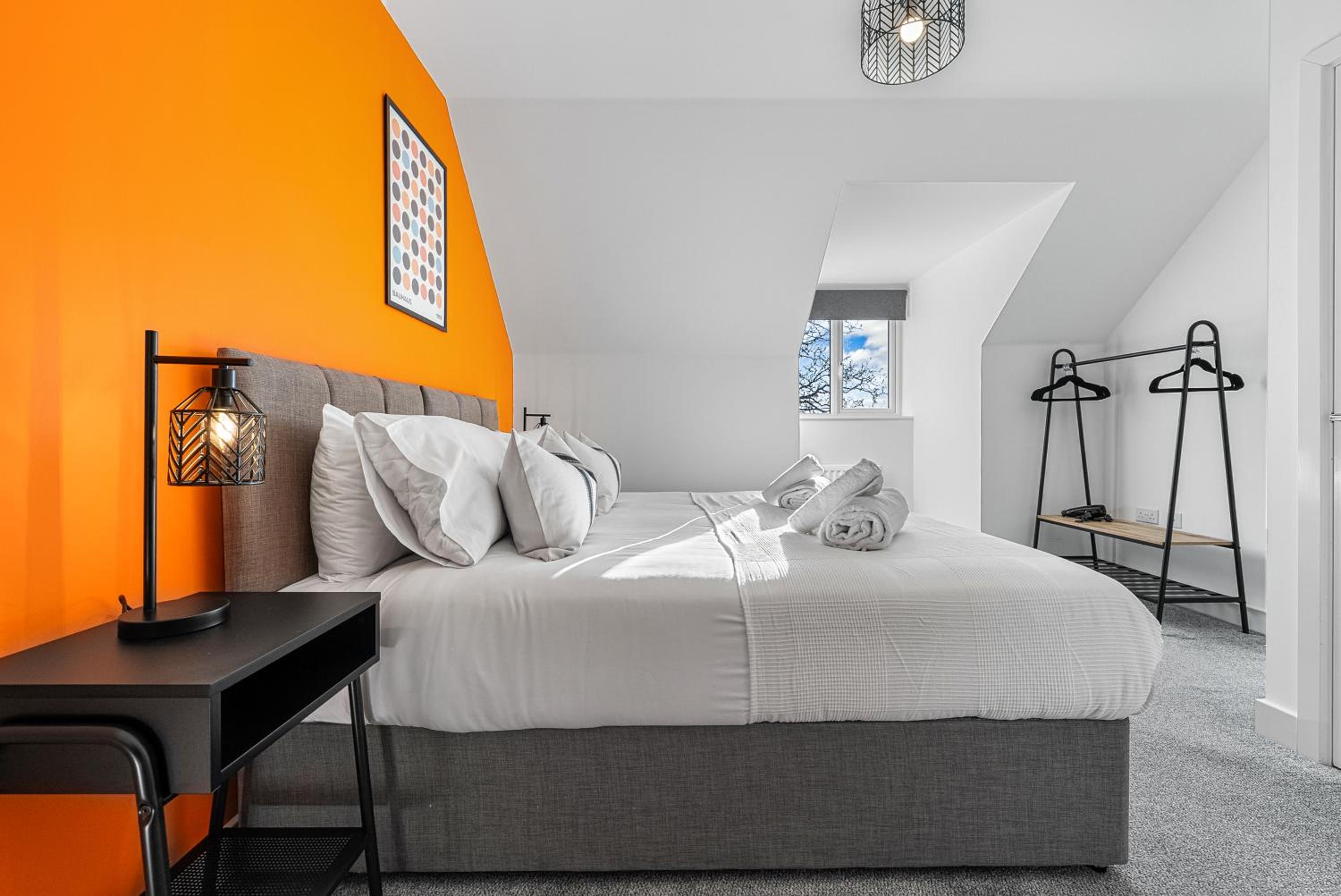 Stylish 4-Bedroom Townhouse with two large parking spaces and superfast Wi-Fi view 5