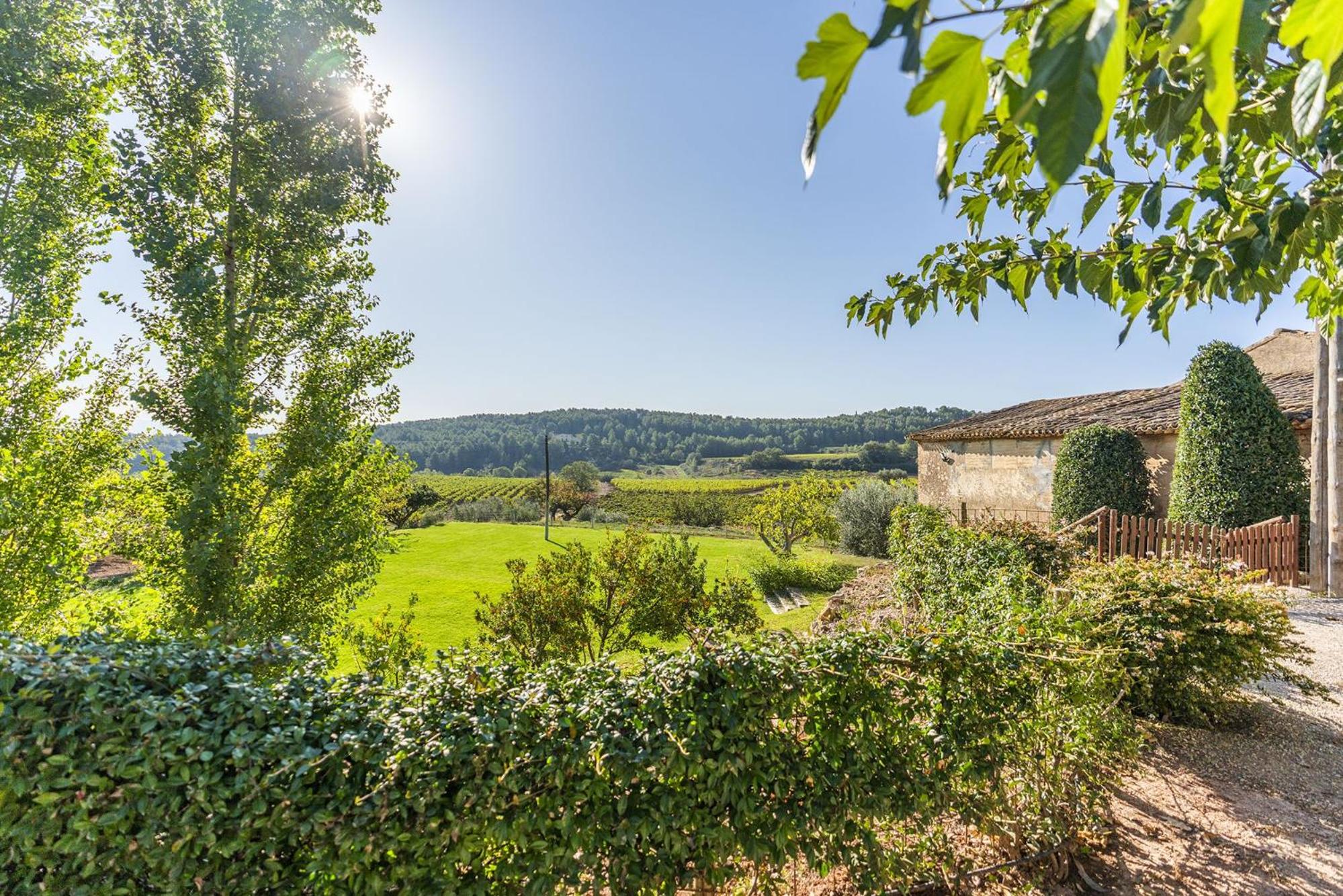 Finca Can Romeu: alojamiento rural entre viñedos