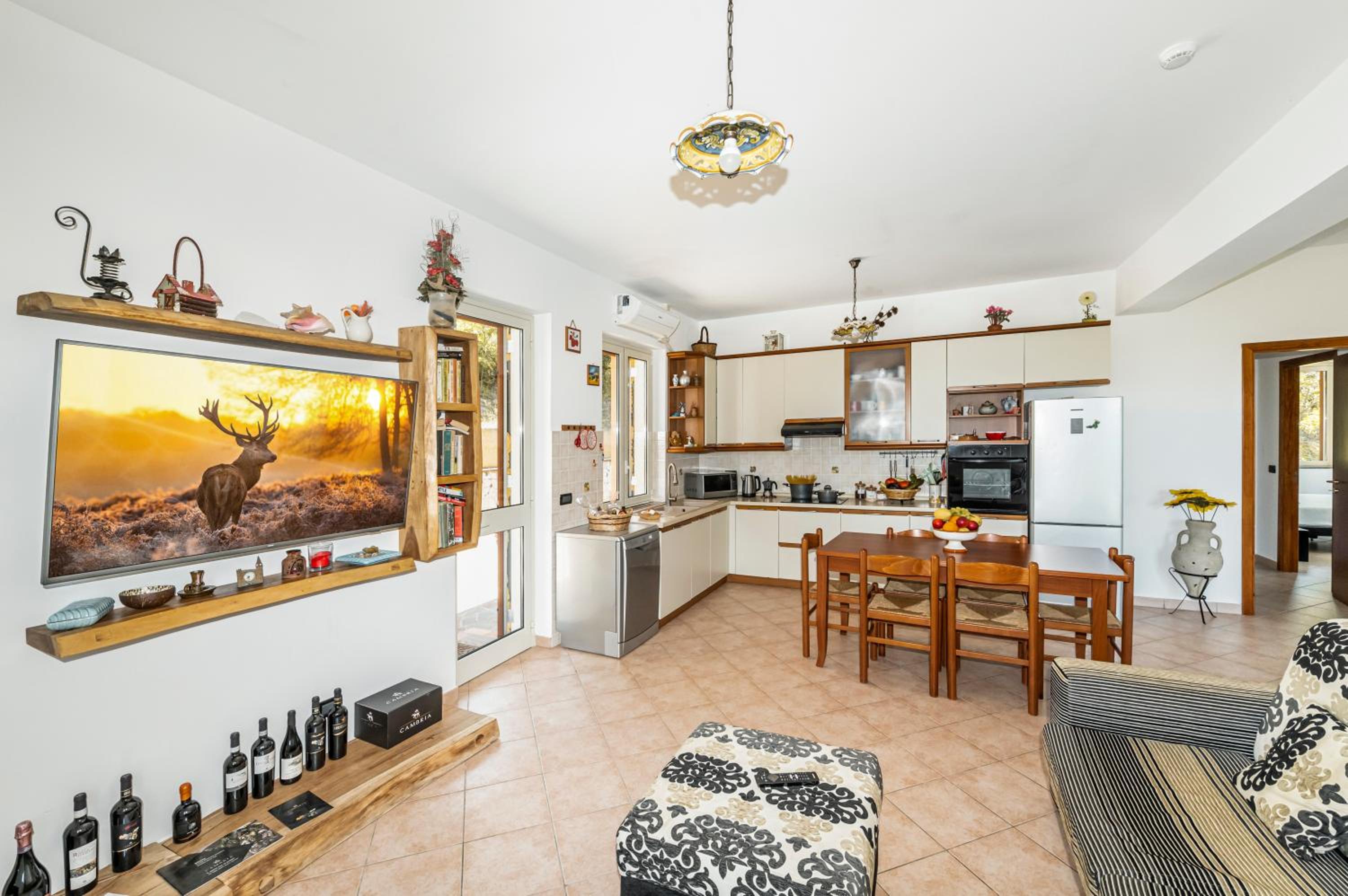 Delightful 4 Bed Villa with Heated pool & Jacuzzi Overlooking Aeolian Islands view 4