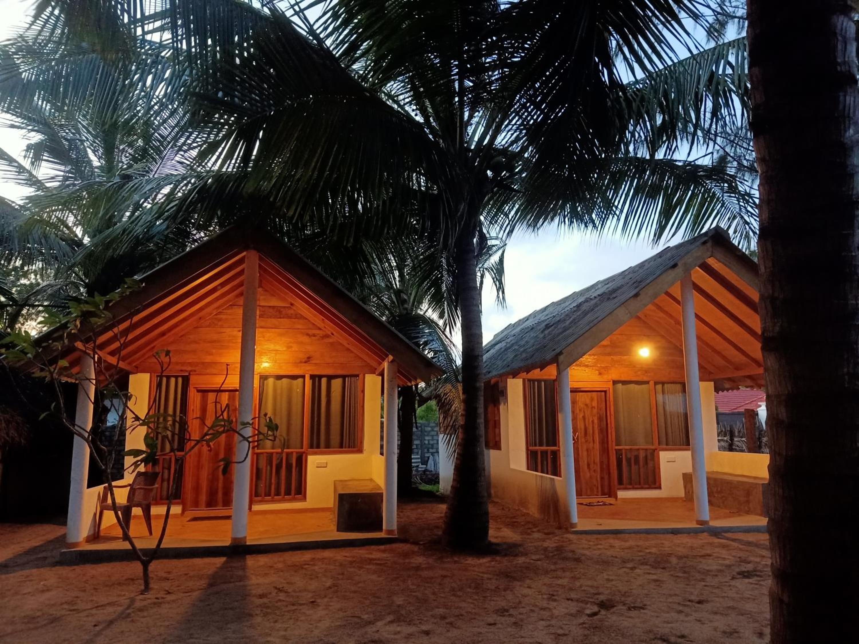 Sand Dune Beach Hotel & Surf Camp view 3