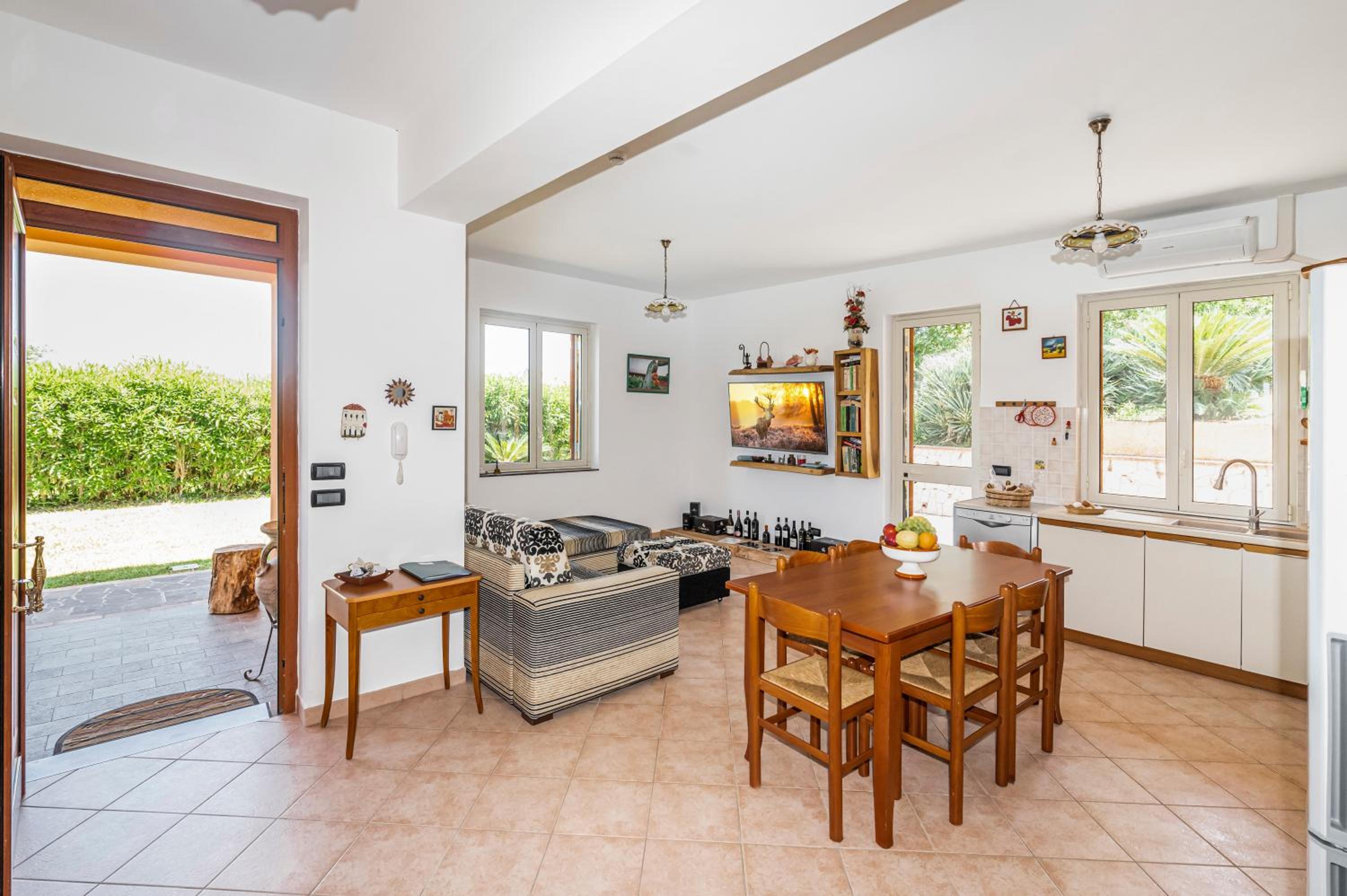 Delightful 4 Bed Villa with Heated pool & Jacuzzi Overlooking Aeolian Islands view 5