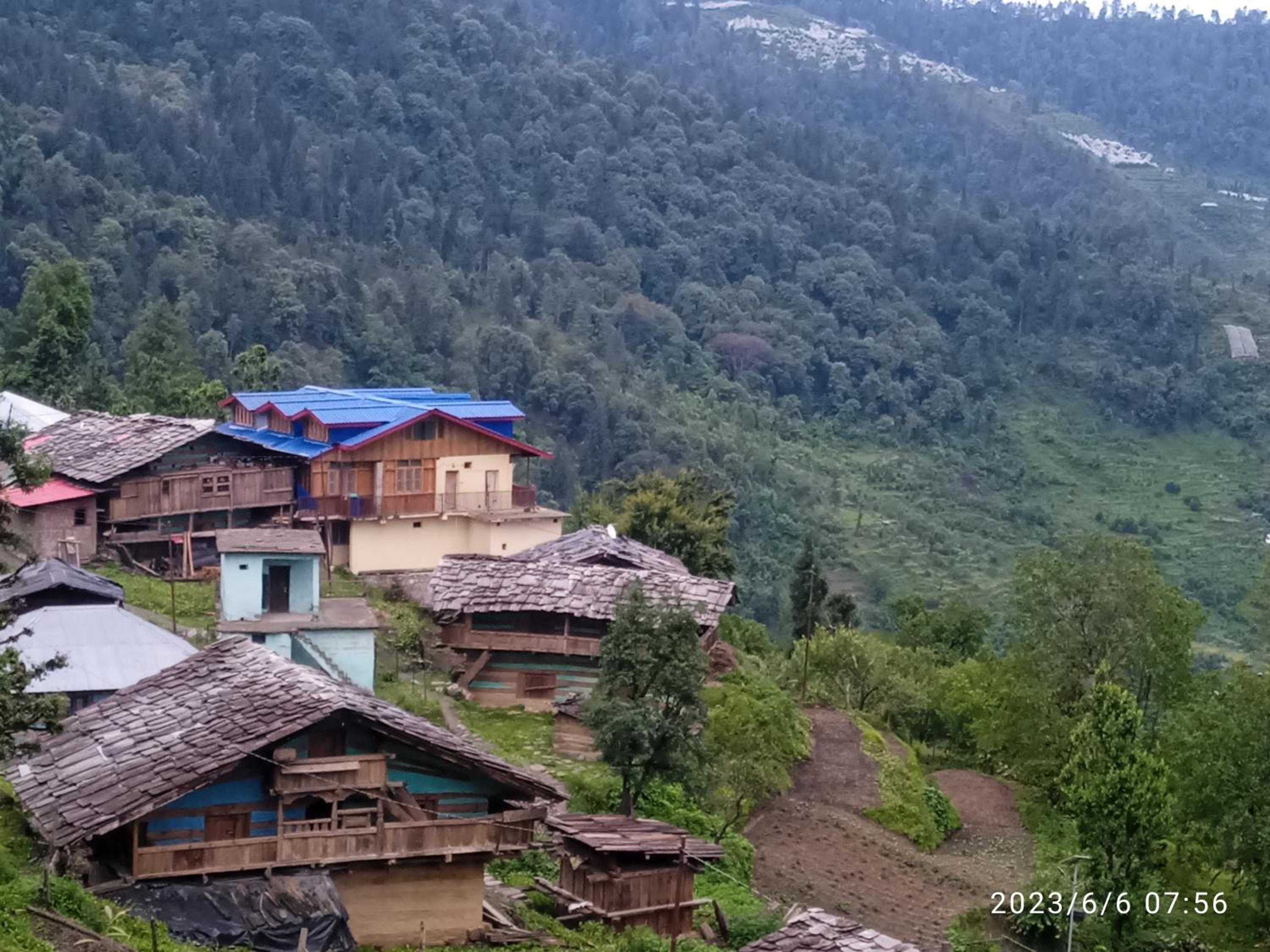 Kedarkantha Hill side home stay view 3