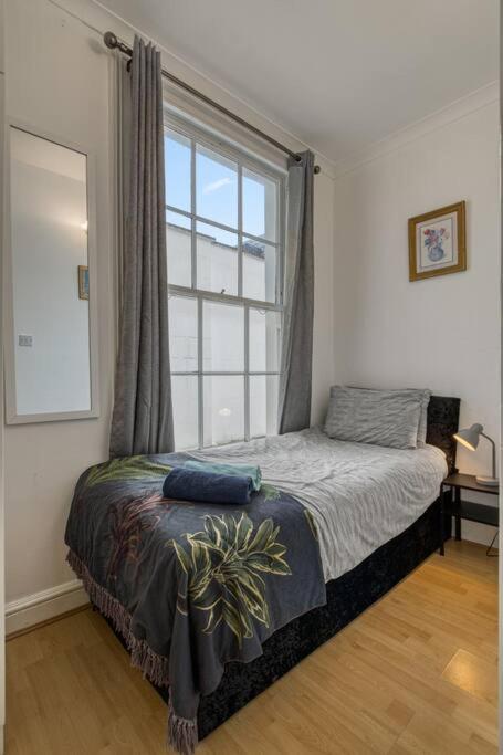 Cosy 2BR Retreat near Paddington Station