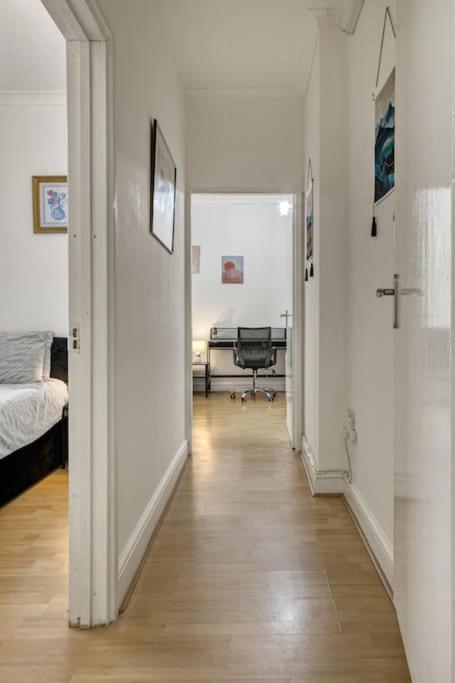 Cosy 2BR Retreat near Paddington Station