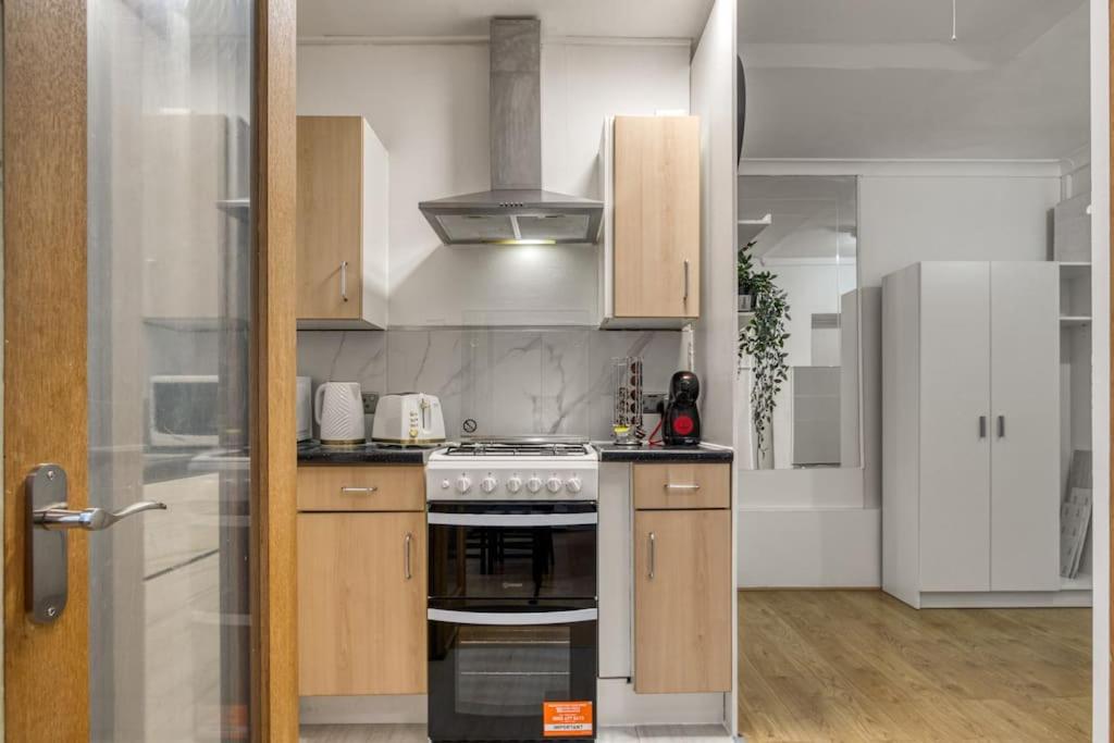 Cosy 2BR Retreat near Paddington Station