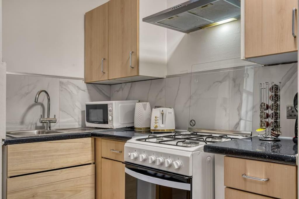 Cosy 2BR Retreat near Paddington Station