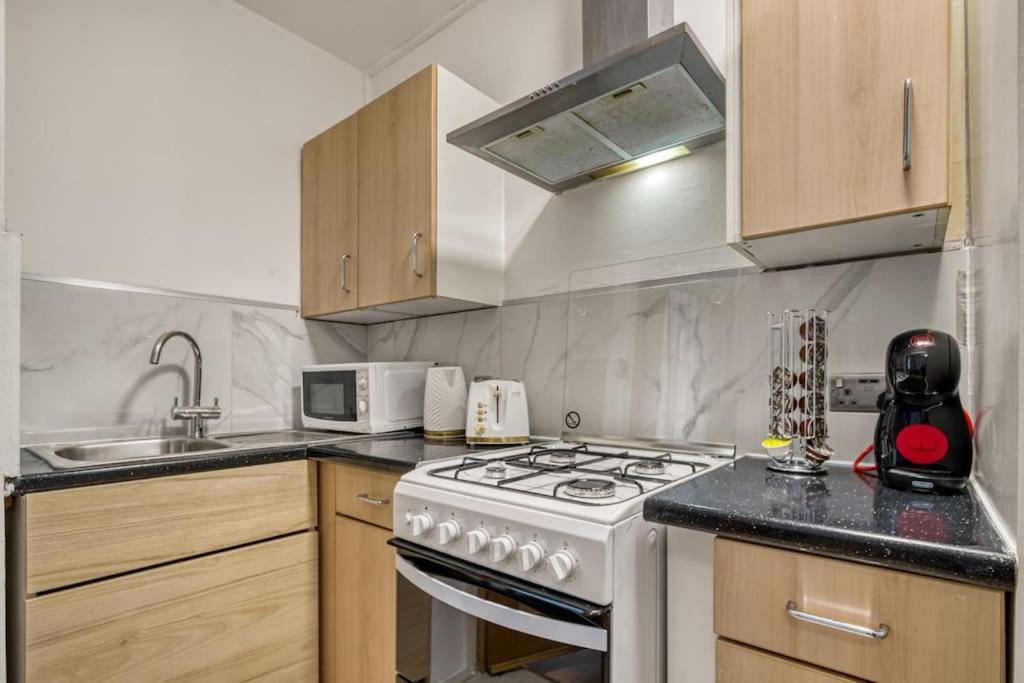 Cosy 2BR Retreat near Paddington Station