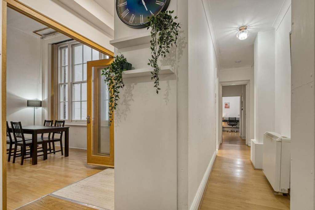 Cosy 2BR Retreat near Paddington Station