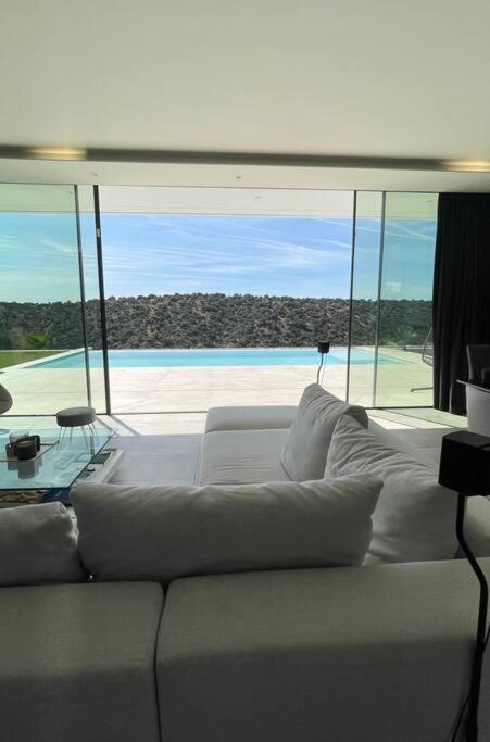 Villa exclusiva con piscina infinity y jacuzzi!