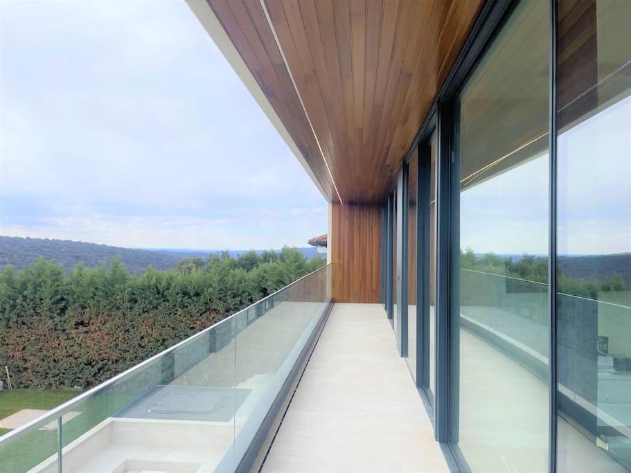 Villa exclusiva con piscina infinity y jacuzzi!