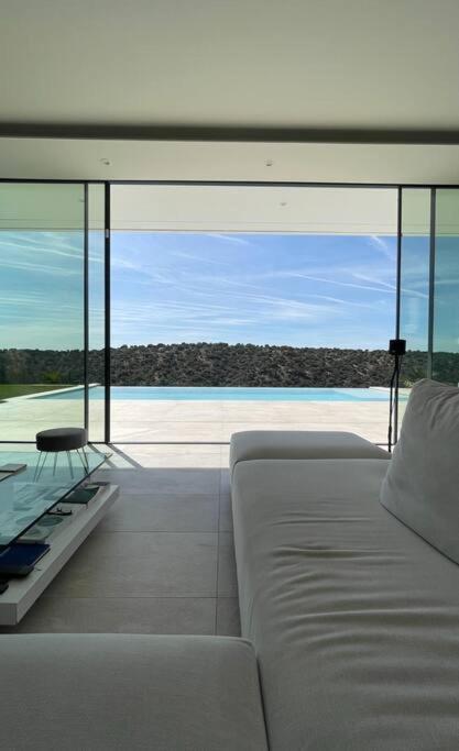 Villa exclusiva con piscina infinity y jacuzzi!
