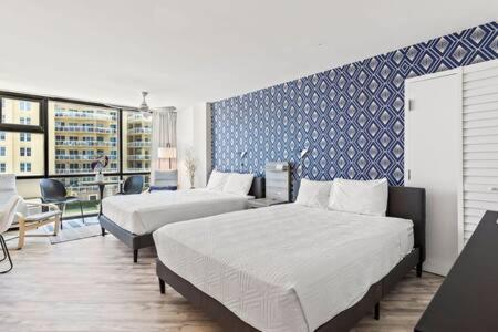 Newly Remodeled Beachfront Studio with Pool view 4