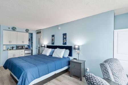Oceanside Inn 603 - Affordable Studio with King Bed, Partial Ocean Views, Pool view 5