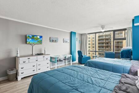 Oceanside Pair-A-Dise - Double Room, Heated Pool & Beach Access, Free Parking view 3