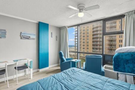 Oceanside Pair-A-Dise - Double Room, Heated Pool & Beach Access, Free Parking view 4