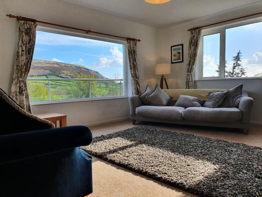 Spacious detached house with stunning views view 3