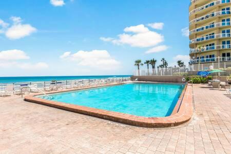 Oceanside Inn 604 - Water Views, Beach Access Pool & Pool Bar view 3