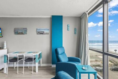 Oceanside Inn 604 - Water Views, Beach Access Pool & Pool Bar view 4